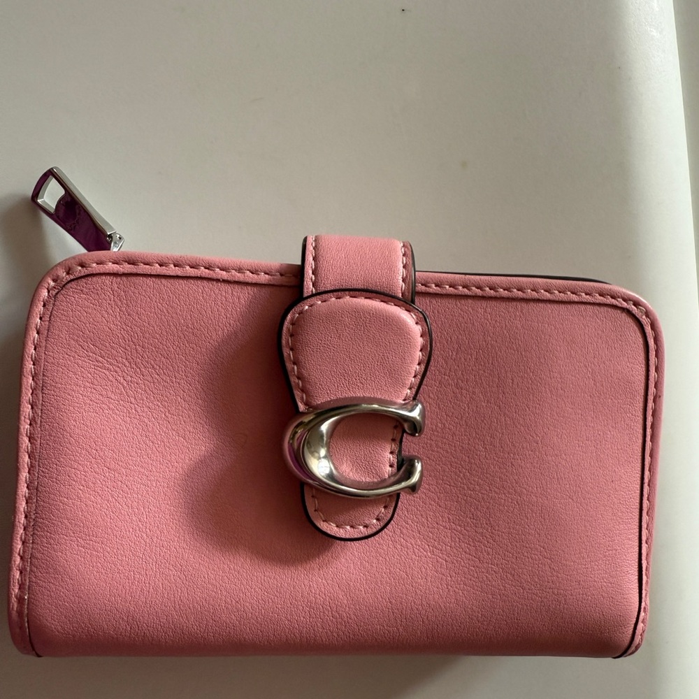 Coach tabby medium wallet